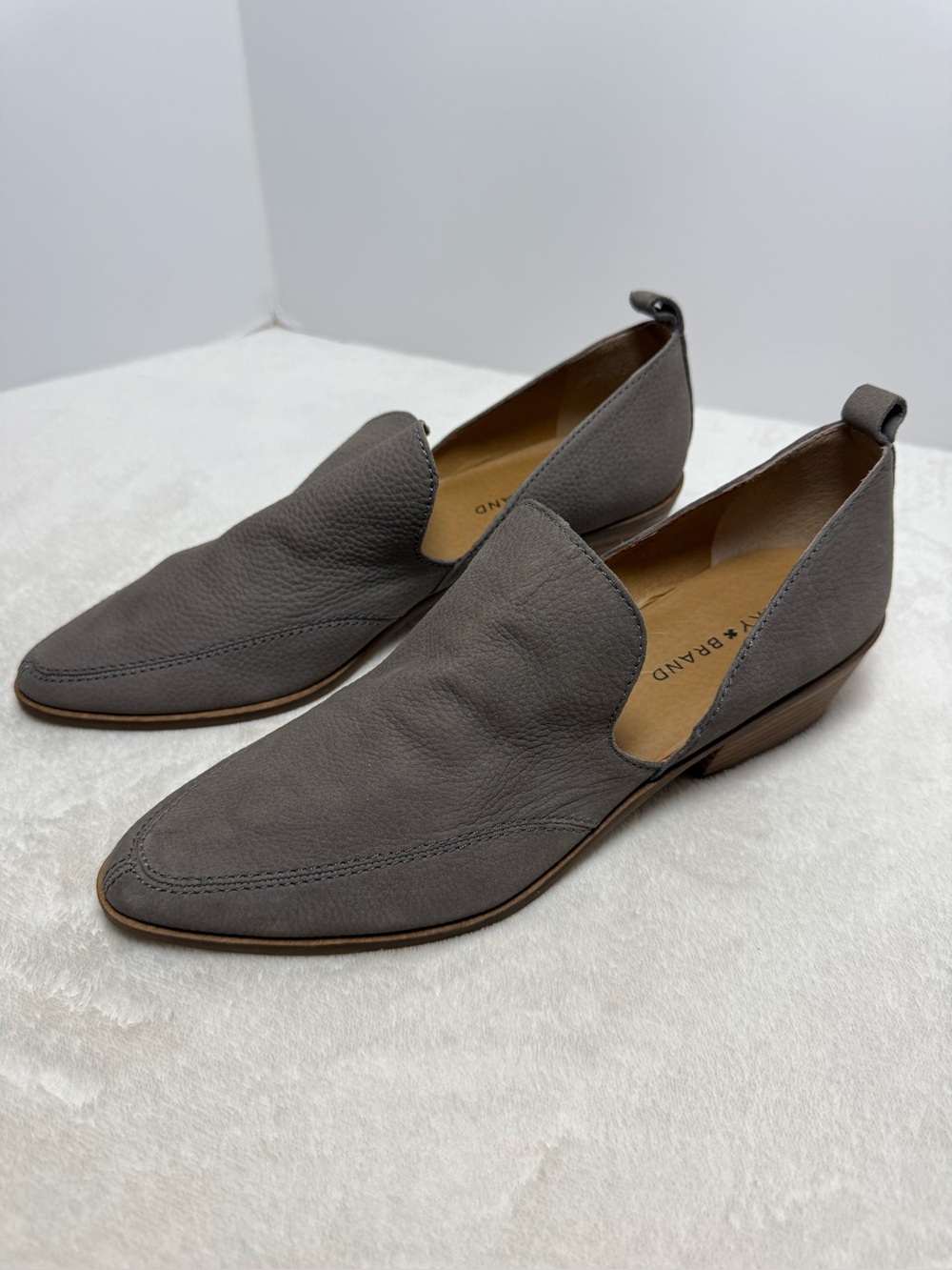 Lucky Brand Women's Gray Leather Slip-On Loafers
